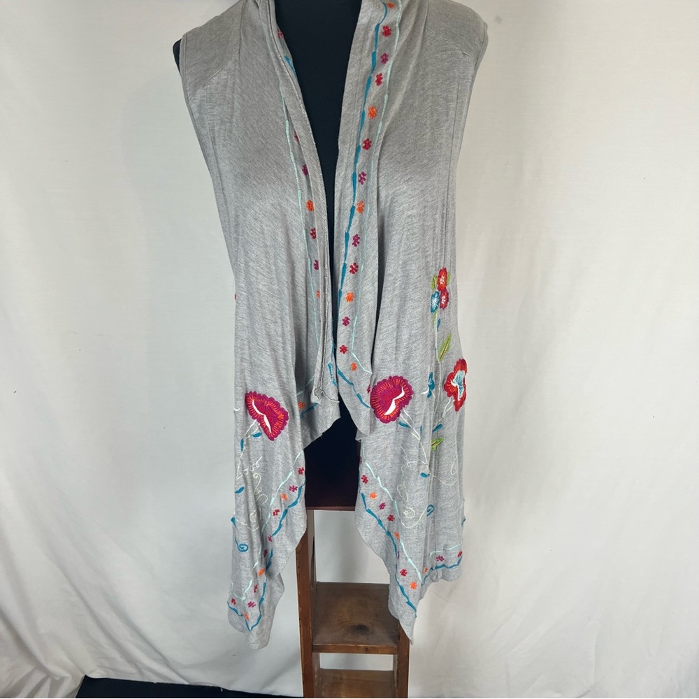 Soft Surroundings Gray Floral Embroidered Vest or kimono size Large